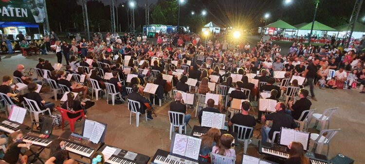 Muita música, dança e aplausos da plateia no Natal em Estrela