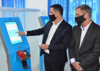 Corsan instala primeira unidade de atendimento inteligente em Santa Cruz do Sul e assina parceria com a Unisc