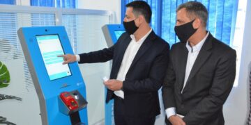 Corsan instala primeira unidade de atendimento inteligente em Santa Cruz do Sul e assina parceria com a Unisc