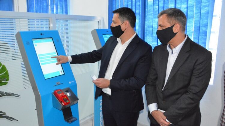 Corsan instala primeira unidade de atendimento inteligente em Santa Cruz do Sul e assina parceria com a Unisc