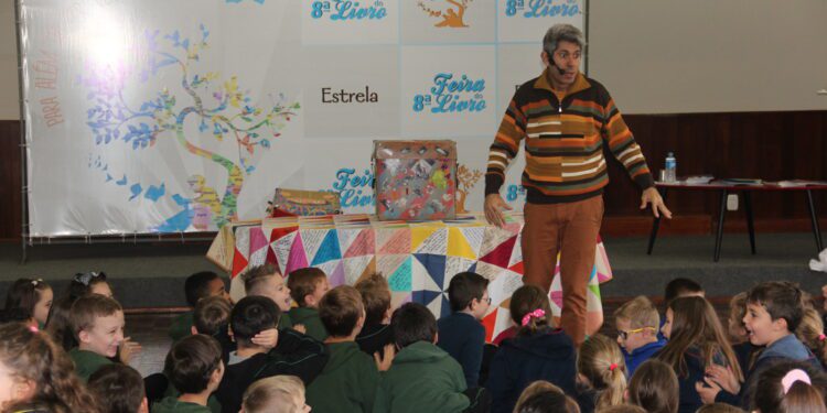 Escritor Jonas Ribeiro realiza oficinas literárias em Estrela
