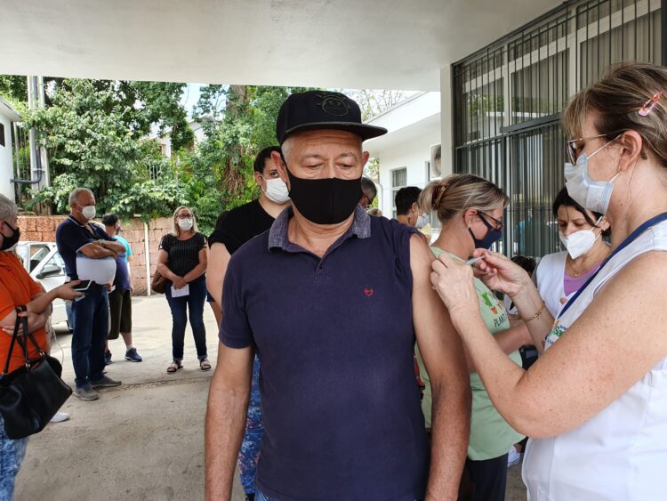 Procura pela vacina se intensifica em Estrela