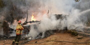 Doações para família que perdeu casa em incêndio podem ser feitas por meio do CRAS