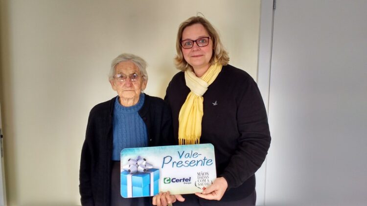 Moradora do Bairro Canabarro é contemplada em sorteio da Campanha Mãos Dadas com a Saúde