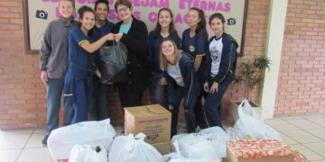 Alunos de escola estrelense arrecadam e doam agasalhos