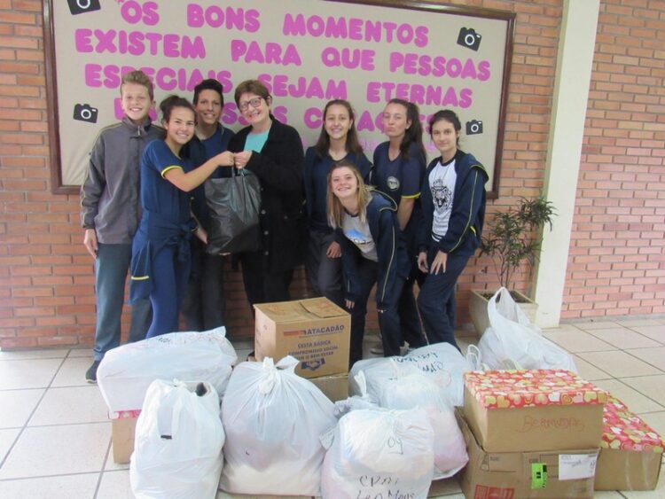 Alunos de escola estrelense arrecadam e doam agasalhos