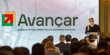 Prefeito de Cruzeiro do Sul entrega pedidos para o Programa Avançar na Agricultura