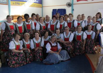 Encontro de dança reúne Terceira Idade em Lajeado