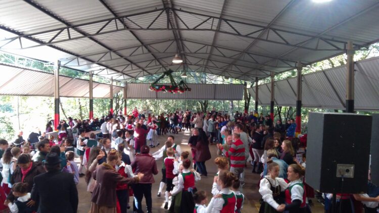 Parque Histórico de Lajeado recebeu 22º encontro de grupos de Dança Alemã