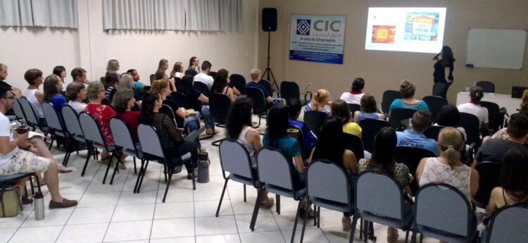 Palestra da CIC Teutônia destaca período de liquidações no comércio