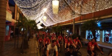 Passear de bicicleta por vias decoradas é a sugestão do Natal em Estrela