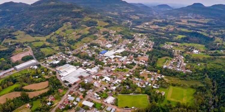 Imigrante concede 10% de desconto e adia pagamento do IPTU