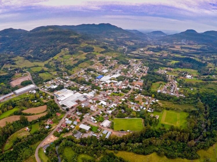 Imigrante concede 10% de desconto e adia pagamento do IPTU