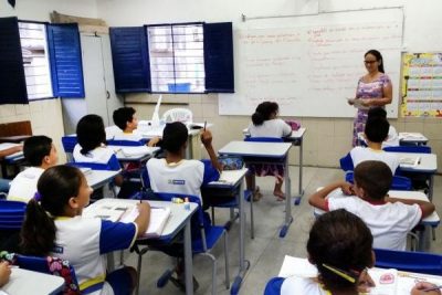 A Base Nacional Comum Curricular definirá o conjunto de conhecimentos e habilidades que os alunos devem adquirir e desenvolver em cada etapa de ensino (Foto: Arquivo/Agência Brasil)