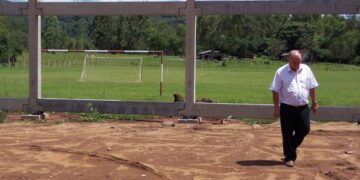 Prefeito em exercício vistoria obras pelo município
