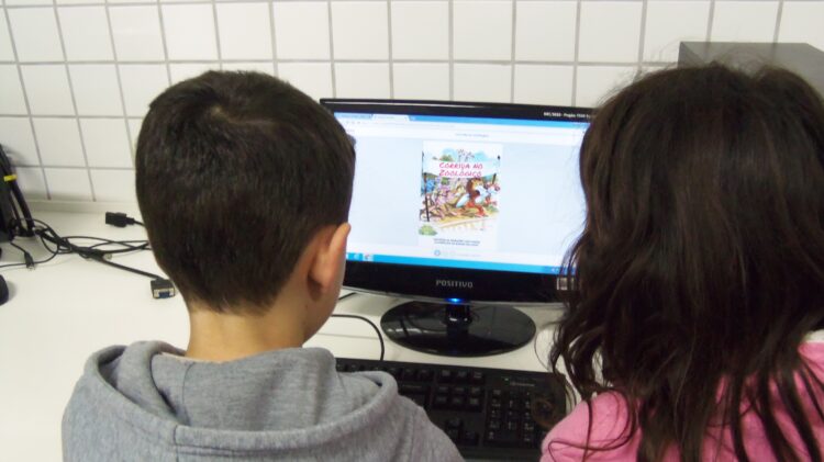 Escolas da rede municipal estimulam a leitura através de plataforma digital