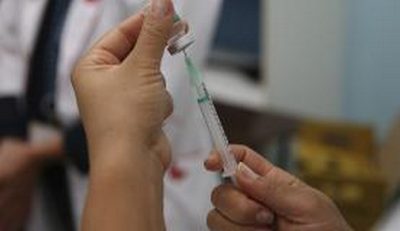 A expectativa da campanha é imunizar contra a gripe, até o próximo dia 26, cerca de 90% das 54,2 milhões de pessoas (Foto: Marcello Casal Jr/Agência Brasil)