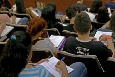 Estudantes se preparam para o Enem, que terá o segundo dia de provas no domingo (12) (Foto: Wilson Dias/Arquivo Agência Brasil)
