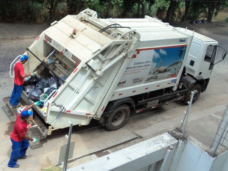 Coleta de lixo no município será feita amanhã