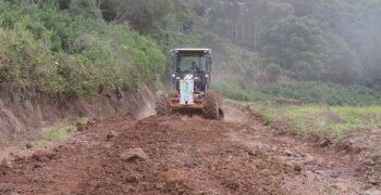 Comunidades recebem melhorias nas estradas
