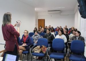 Maísa Rasche coordenou workshop em Lajeado (Foto: Divulgação)