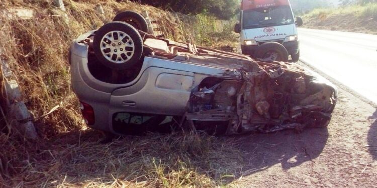 Colisão frontal deixou motorista ferido em Marques de Souza