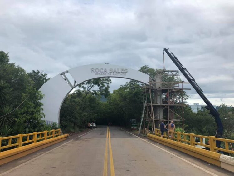 Roca Sales: Novo pórtico começa a ser instalado