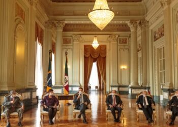 Governadores do Rio Grande do Sul se reúnem nos 100 anos do Palácio Piratini