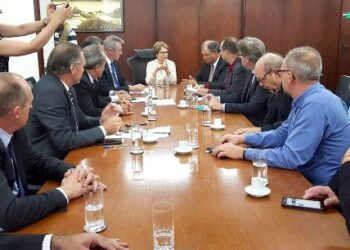 Ministra da Agricultura se mostra sensível às reivindicações da cadeia produtiva do leite