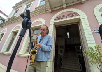 Poesias e música marcaram nova edição do projeto Sacada Cultural na Casa de Cultura