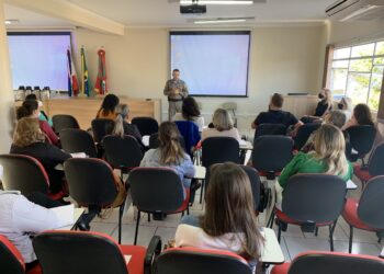 Escolas municipais de Lajeado recebem orientações de profissionais da segurança