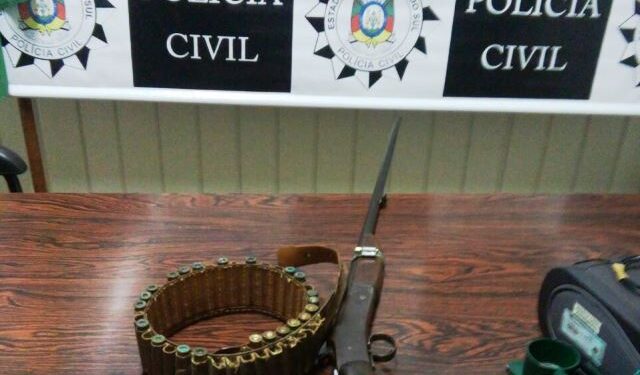 Polícia Civil prende homem por posse de arma de fogo