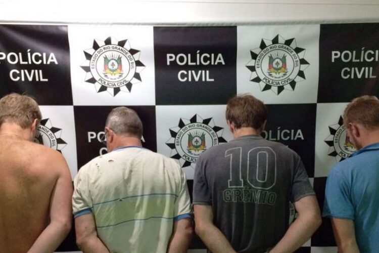 Homens são presos por roubo e crimes contra administração em Poço das Antas