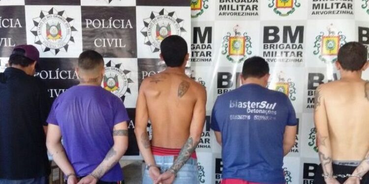 Operação Erva Mata resulta na prisão de cinco homens e na apreensão de um adolescente em Arvorezinha e região