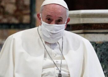 Papa: homossexuais devem ser protegidos por leis de união civil