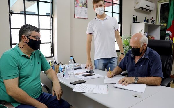 Teutônia assina convênio com Governo do Estado para recuperação de espaço esportivo
