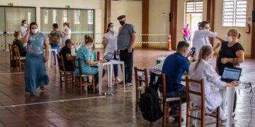 Teutônia vacina mais de 340 idosos no primeiro dia de ação