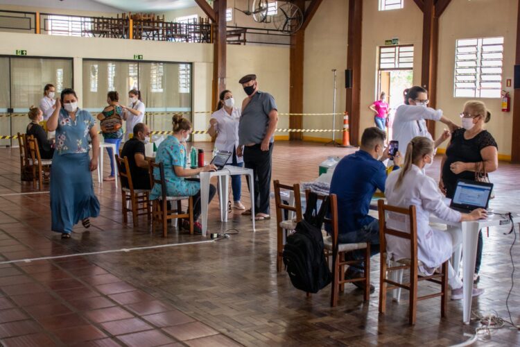 Teutônia vacina mais de 340 idosos no primeiro dia de ação