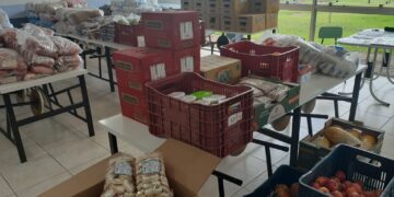 Educação distribui kit de alimentos da merenda escolar às famílias com filhos matriculados  