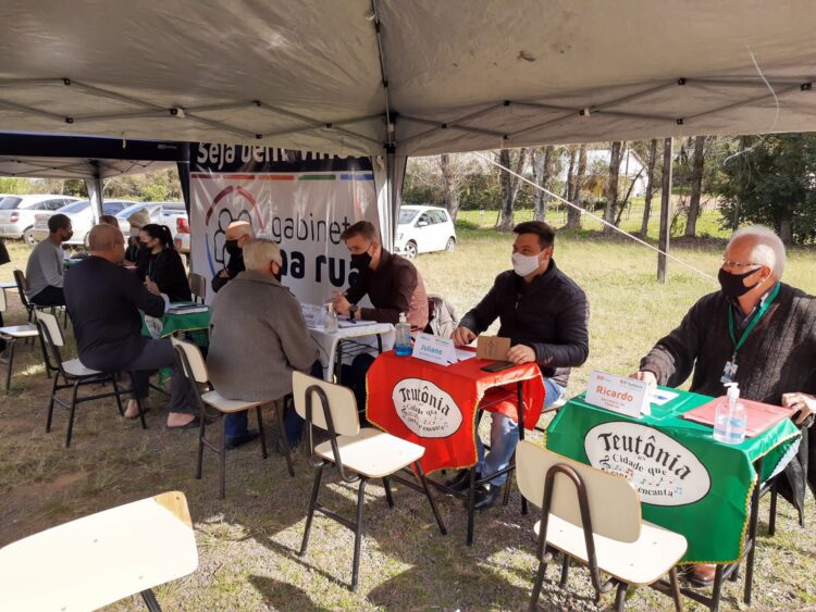 Mais de 40 pessoas participaram do Projeto Gabinete na Rua