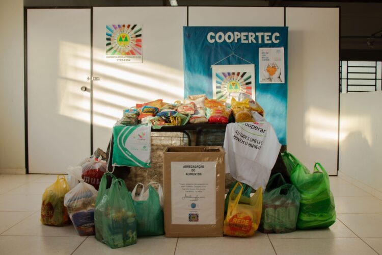 Cooperativa Escolar arrecada mais de 90kg de alimentos no mês de julho