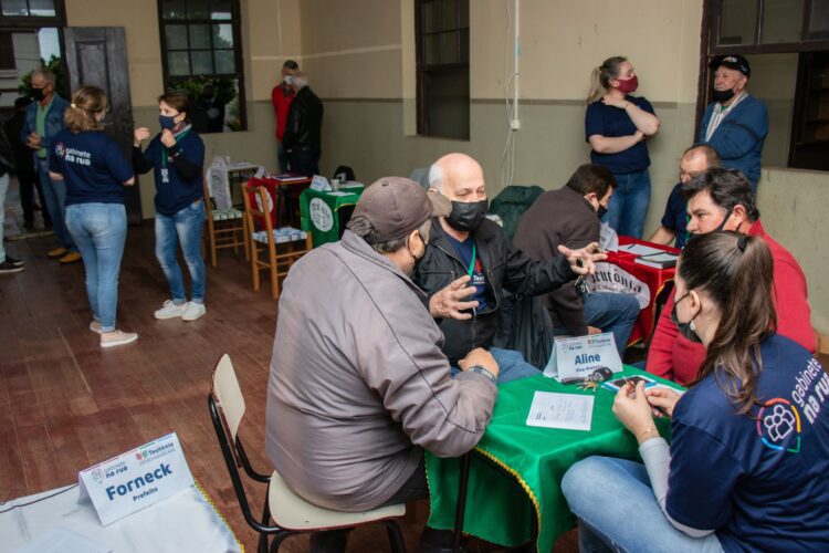Mais de 40 pessoas participaram do Projeto Gabinete na Rua