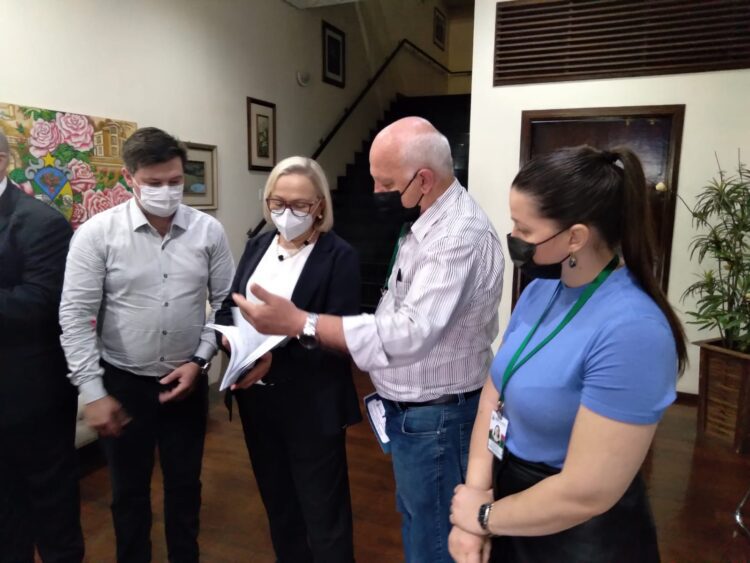 Executivo se reúne com Arita Bergmann para interceder pelo Hospital Ouro Branco