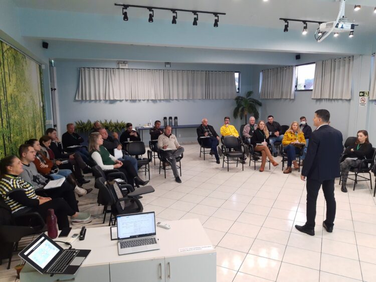 Administração Municipal inicia projeto inédito de capacitação coletiva para servidores