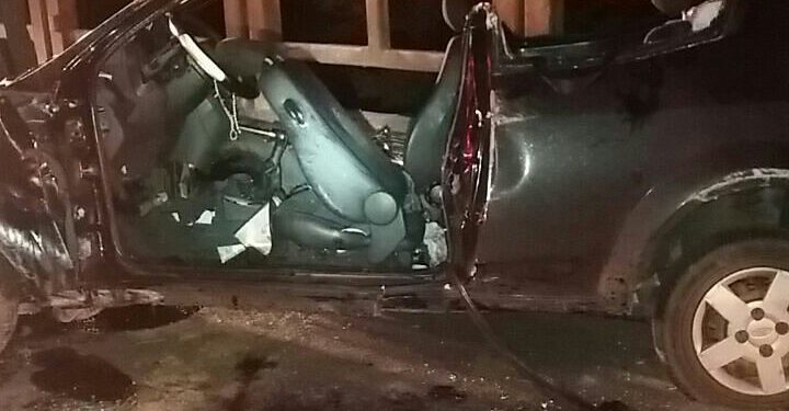 Três pessoas ficam feridas em acidente de trânsito
