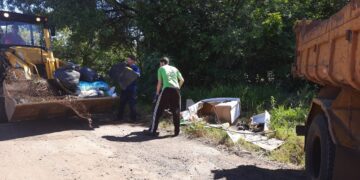 Mutirão recolhe quase seis toneladas de resíduos em estrada