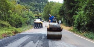 Daer realiza melhorias na ERS-425, entre Nova Bréscia e Encantado