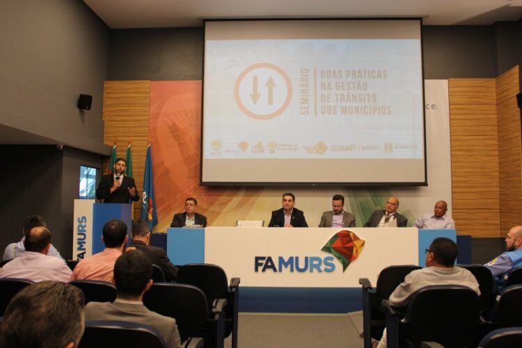 Municípios discutem boas práticas na gestão de trânsito em seminário