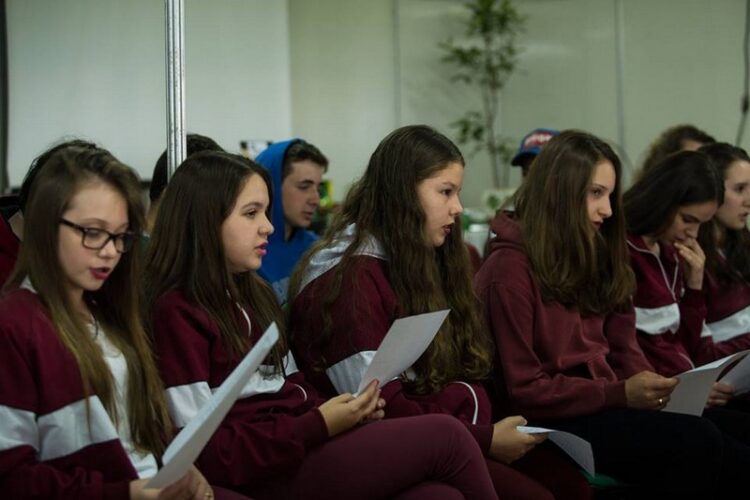 Alunos participam da oficina Música, Mate e História durante a Turismate