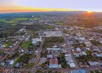 Prefeito anuncia prorrogação de impostos e Refim